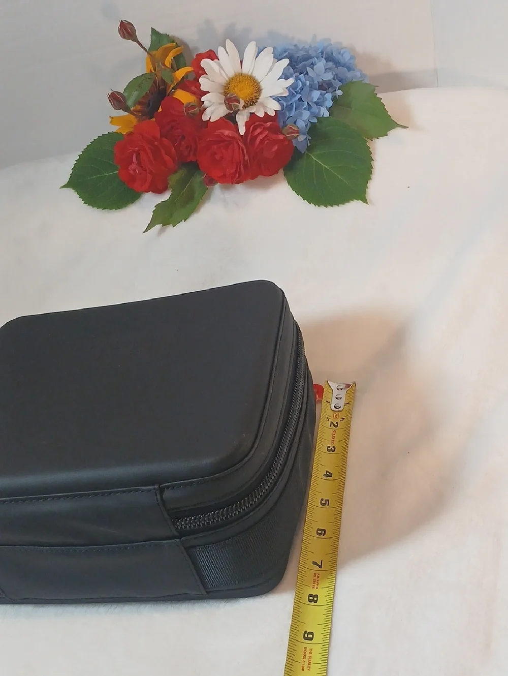 YETI Daytrip Insulated Lunch Box In Black